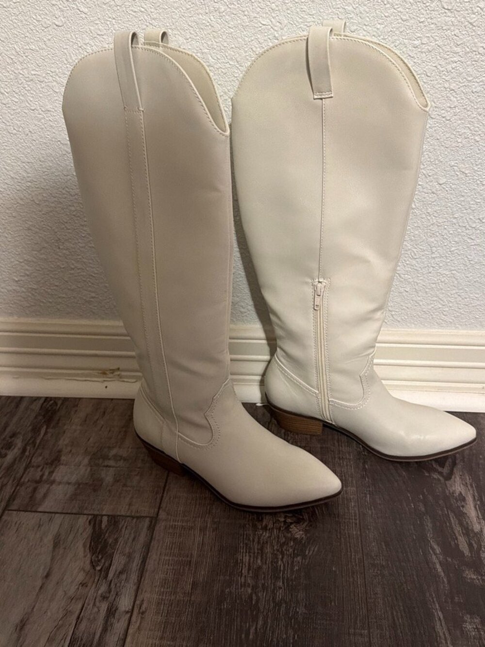 White Western Cowboy Boots Women’s Size 7.5 Knee High Side Zip Pointed Toe